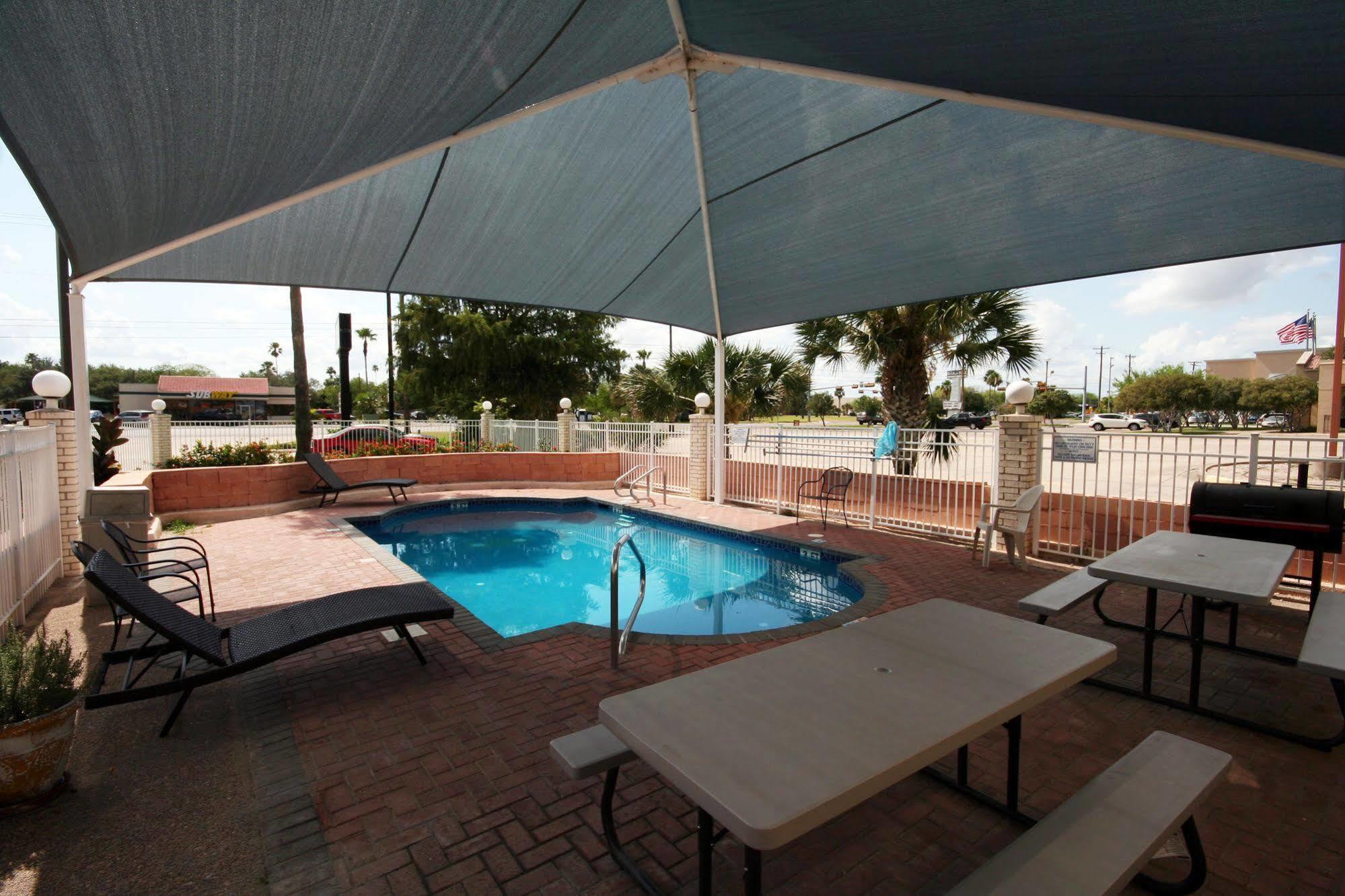 Edinburg Executive Inn Extérieur photo
