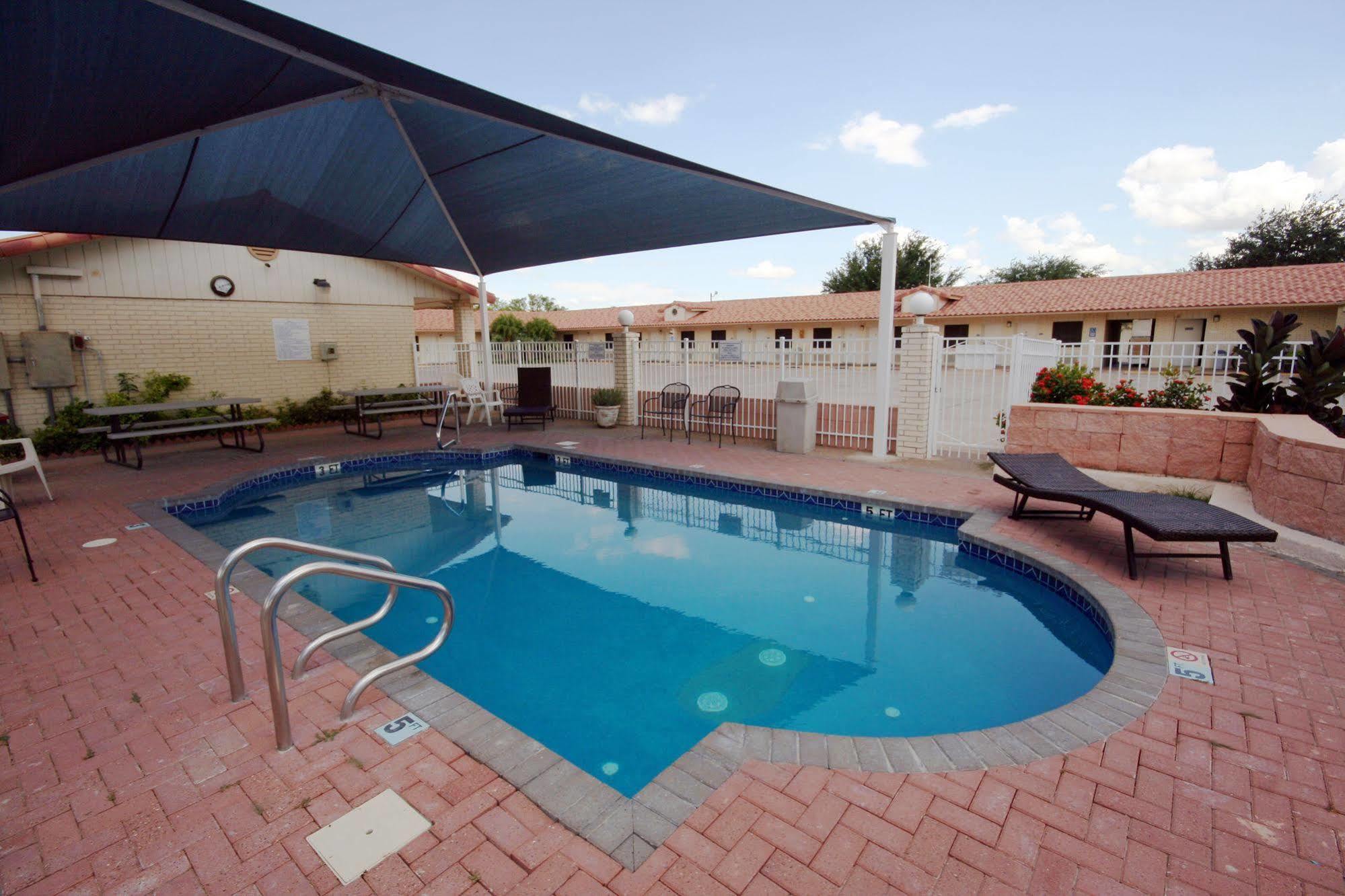 Edinburg Executive Inn Extérieur photo